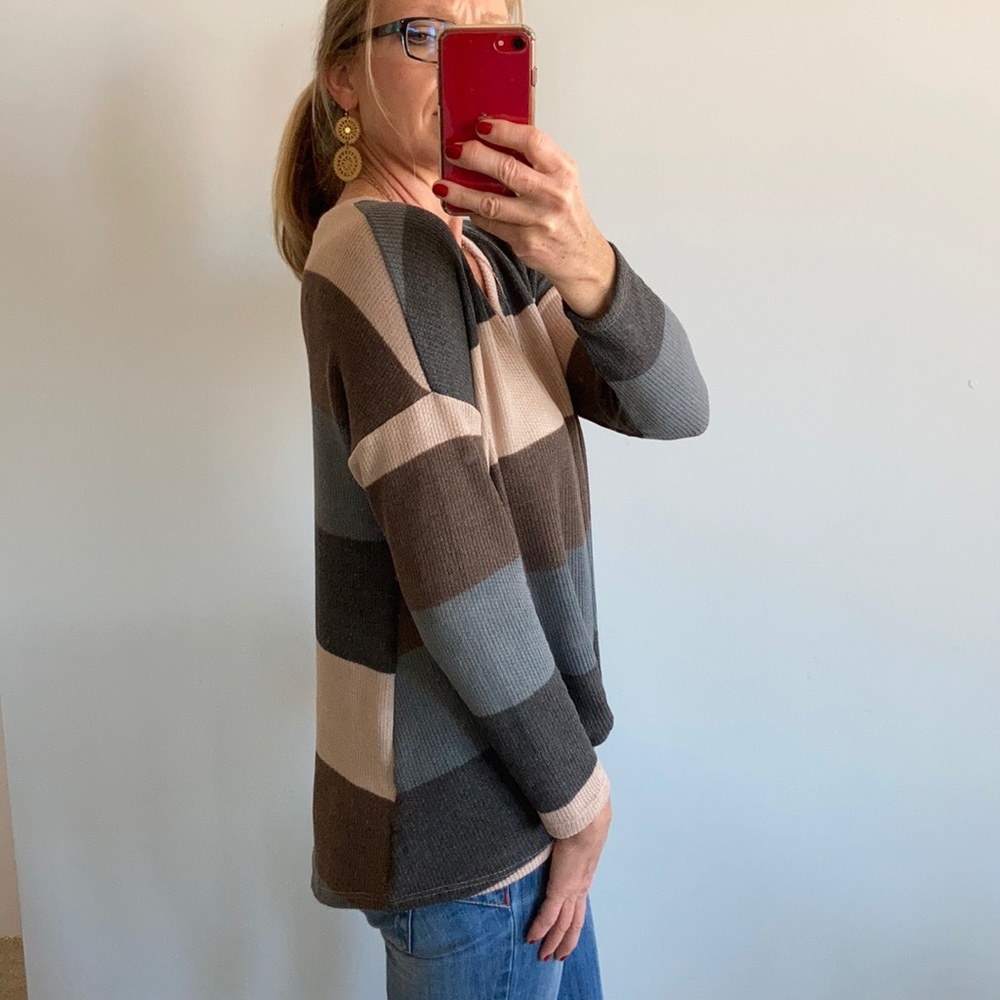 Color Block, Twist Front Tunic Top - Picture 4 of 7